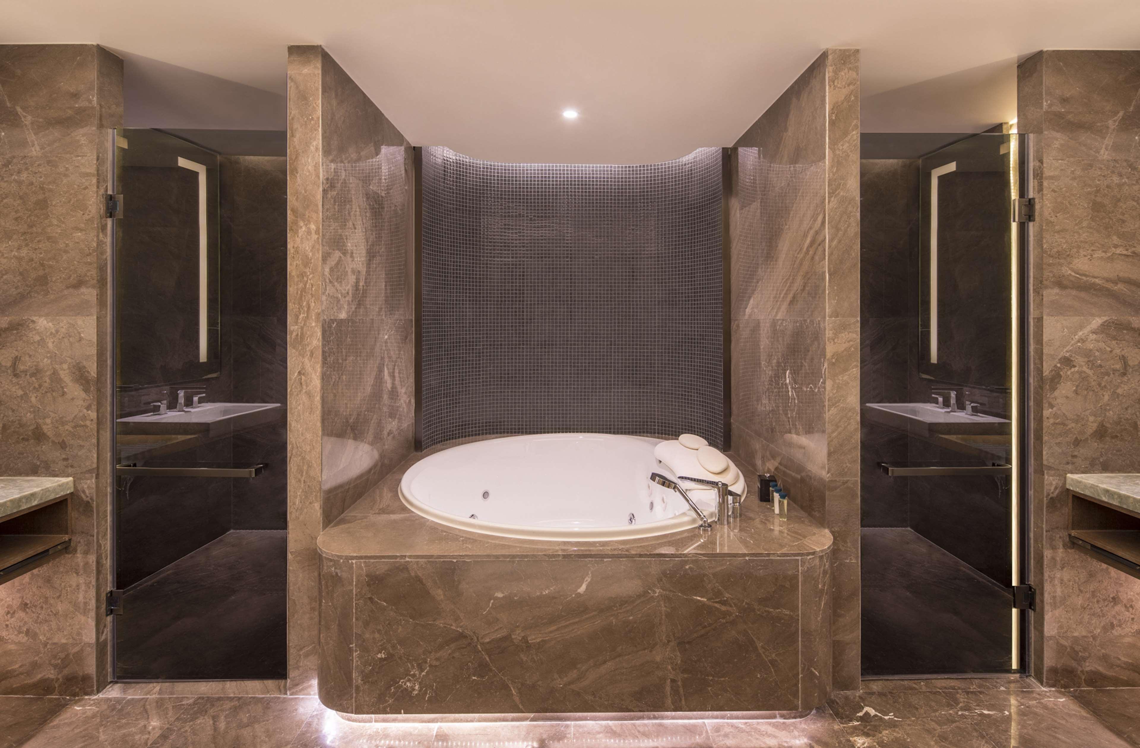 Doubletree By Hilton Hotel Shenzhen Longhua, Near Huawei, Foxcnn, Shenzhen North Railway, Uniwalk & Uniworld Shopping Mall, Sam'S Club Ngoại thất bức ảnh